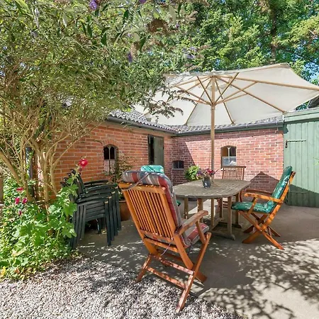 Vakantiehuis Stunning In With Wifi Tranekær