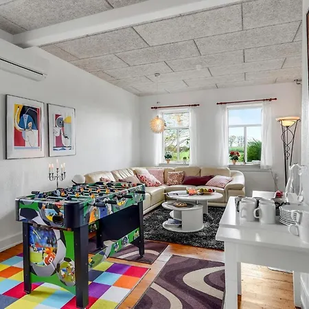 Vakantiehuis Stunning In With Wifi Tranekær