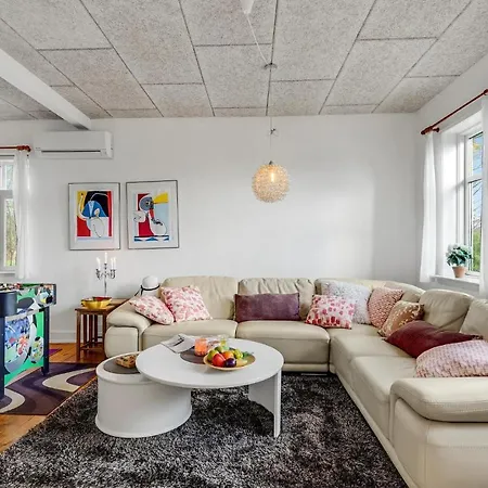 Vakantiehuis Stunning In With Wifi Tranekær